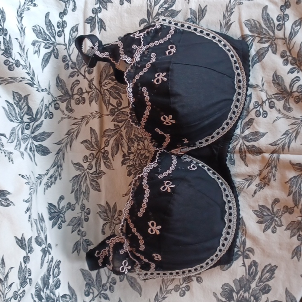 Black Lace Shelf Bra 32F - Parfait by Affinitas
